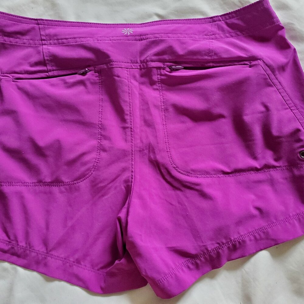 Athleta sz 6 shorts-zip back pockets
